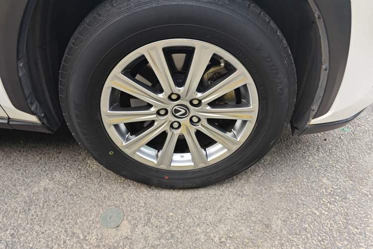 Used Lexus NX 2018 300 Front-Drive Freeline Edition Right Front Wheel Hub