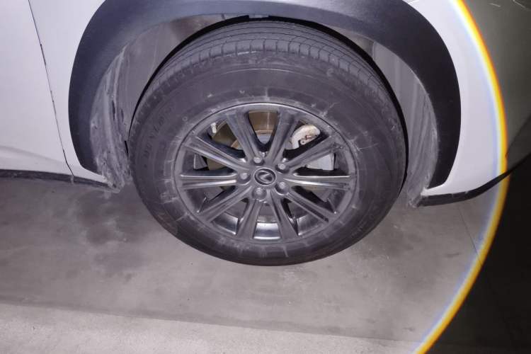 Used Lexus NX 2018 300h Front-Wheel-Drive FENGSHANG Version China V Emission Standard Right Front Wheel Hub