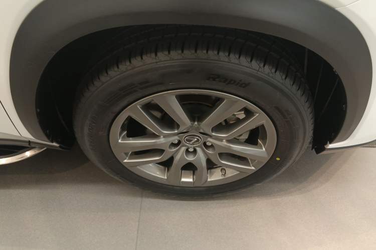 Used Lexus NX 2018 300 All-Wheel Drive Fēngshàng Edition Right Front Wheel Hub