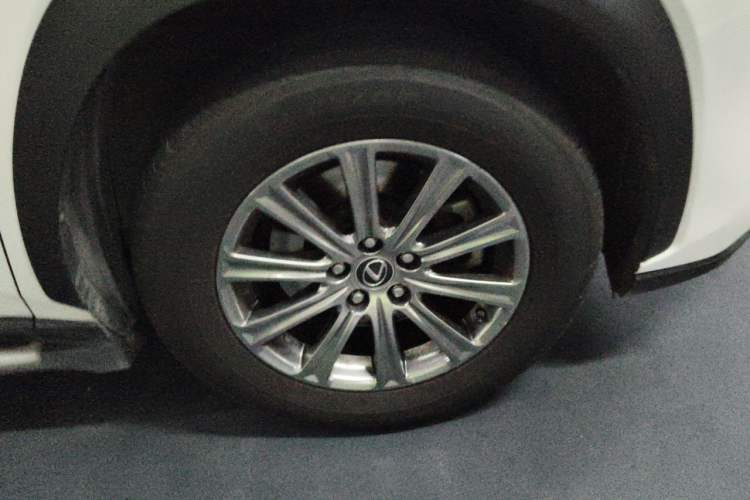 Used Lexus NX 2018 300 Front-Drive Freeline Edition Right Front Wheel Hub