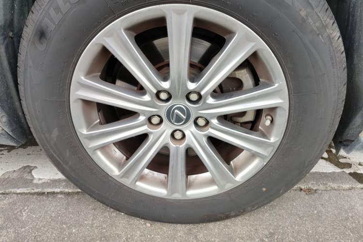 Used Lexus NX 2018 300 Front-Drive Freeline Edition Right Front Wheel Hub