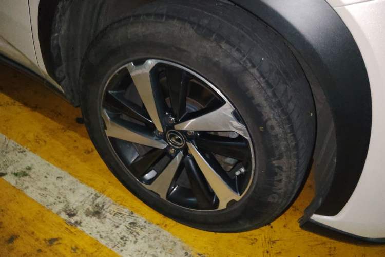 Used Lexus NX 2018 300h All-Wheel-Drive FENGZHI Edition China V Emission Standard Right Front Wheel Hub