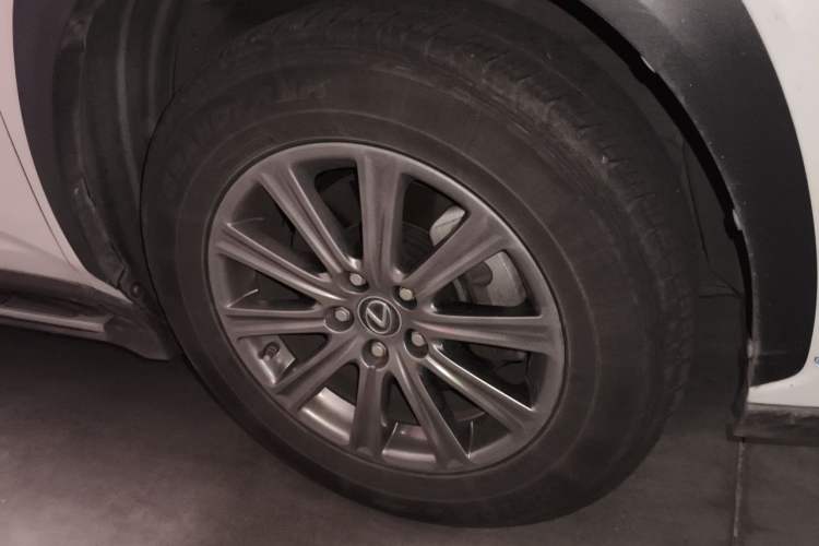 Used Lexus NX 2018 300h Front-Wheel-Drive FENGSHANG Version China V Emission Standard Right Front Wheel Hub