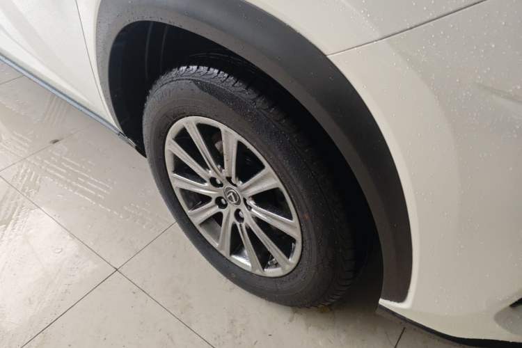 Used Lexus NX 2018 300 Front-Drive Freeline Edition Right Front Wheel Hub