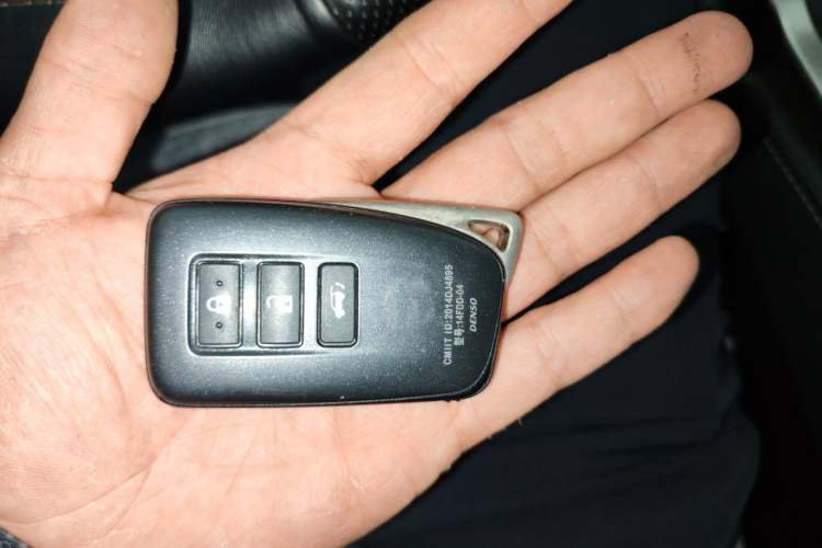 Used Lexus NX 2018 300h Front-Wheel-Drive FENGSHANG Version China V Emission Standard Vehicle Key