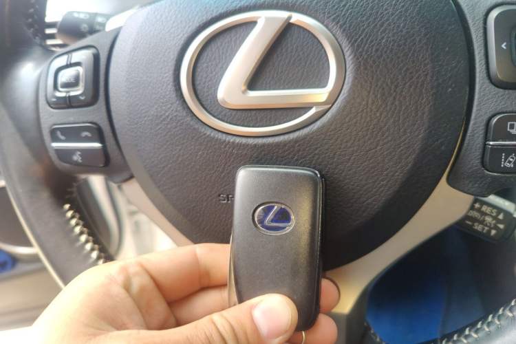 Used Lexus NX 2018 300h All-Wheel-Drive FENGZHI Edition China V Emission Standard Vehicle Key