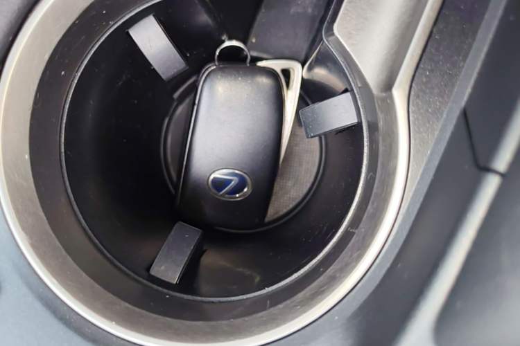Used Lexus NX 2018 300h Front-Wheel-Drive FENGSHANG Version China V Emission Standard Vehicle Key