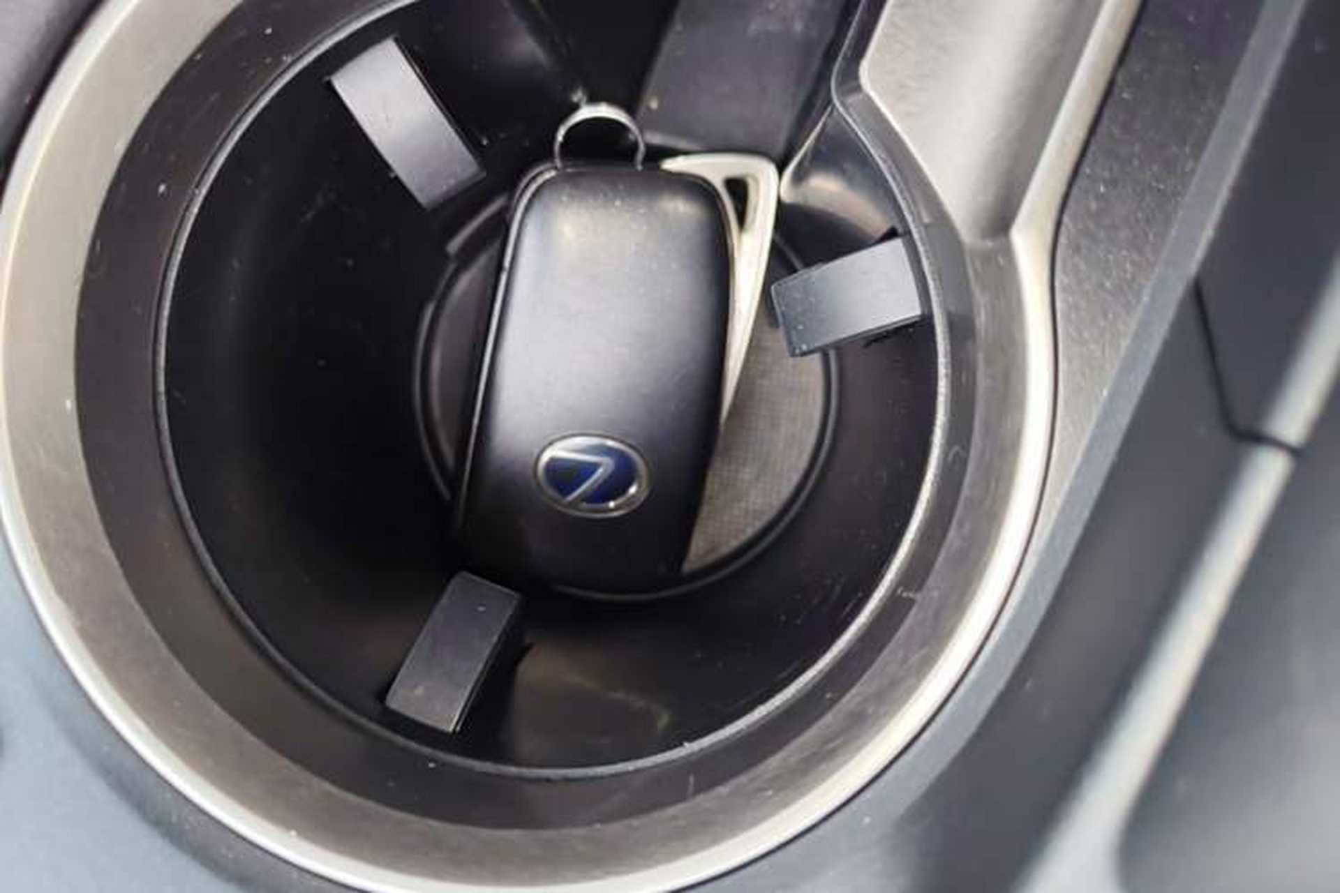 Used Lexus NX 2018 300h Front-Wheel-Drive FENGSHANG Version China V Emission Standard Vehicle Key