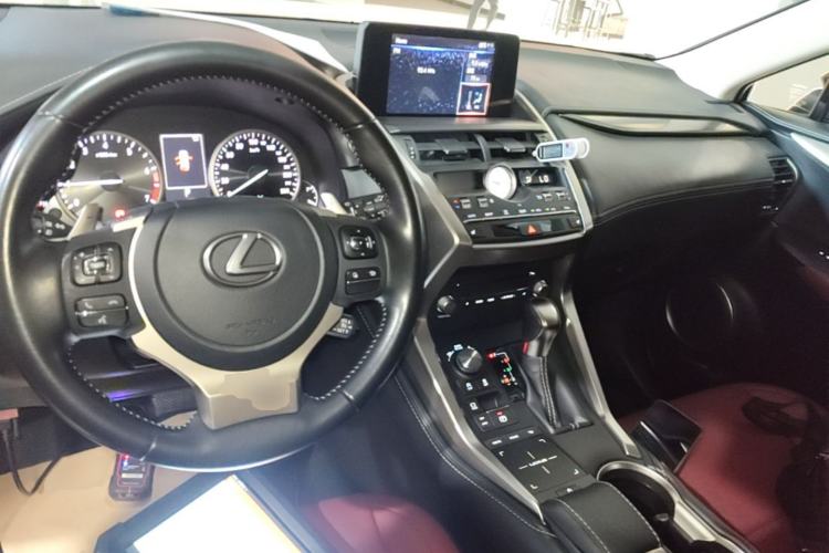 Used Lexus NX 2020 200 Front-Wheel Drive Vmotion Edition China VI Standard Center Console