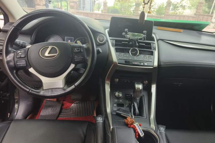Used Lexus NX 2020 200 Front-Wheel Drive Freeline Edition China VI Standard Center Console