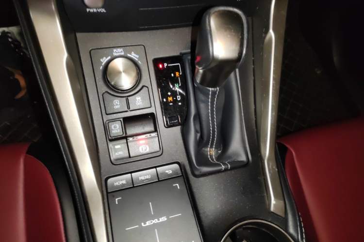 Used Lexus NX 2020 200 Front-Wheel Drive Freeline Edition China VI Standard Gear Lever
