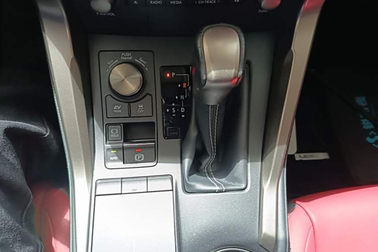 Used Lexus NX 2020 300h Front-Drive FENGSHANG Version China VI Standard Gear Lever
