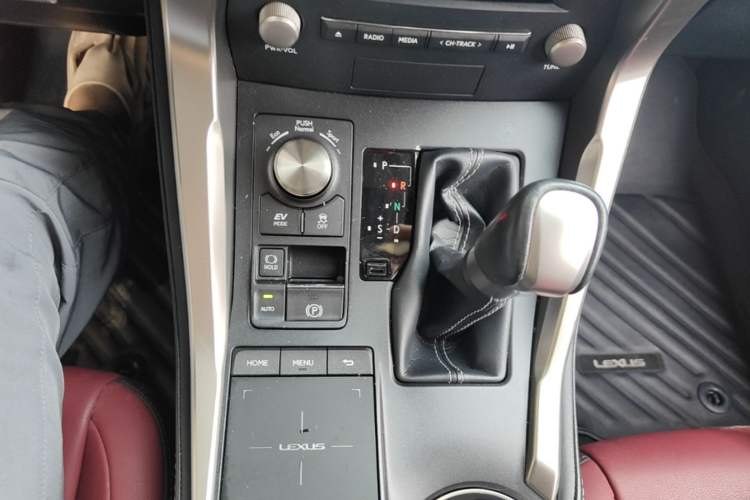 Used Lexus NX 2020 300h Front-Drive FENGSHANG Version China VI Standard Gear Lever
