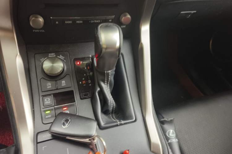 Used Lexus NX 2020 200 Front-Wheel Drive Freeline Edition China VI Standard Gear Lever