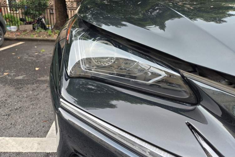 Used Lexus NX 2020 200 Front-Wheel Drive Vmotion Edition China VI Standard Right Front Headlight