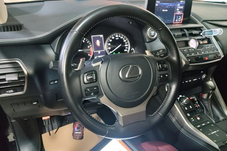 Used Lexus NX 2020 200 Front-Wheel Drive Vmotion Edition China VI Standard Steering Wheel