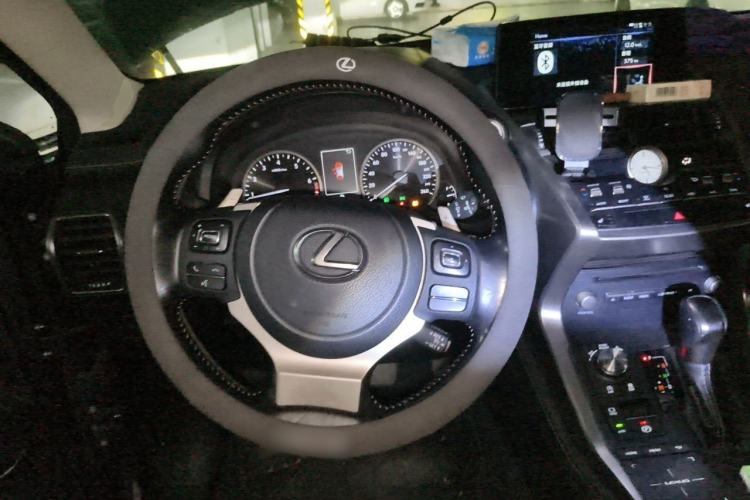 Used Lexus NX 2020 200 Front-Wheel Drive Vmotion Edition China VI Standard Steering Wheel