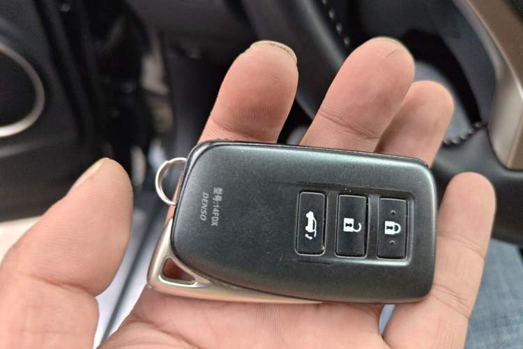Used Lexus NX 2020 200 Front-Wheel Drive Vmotion Edition China VI Standard Vehicle Key