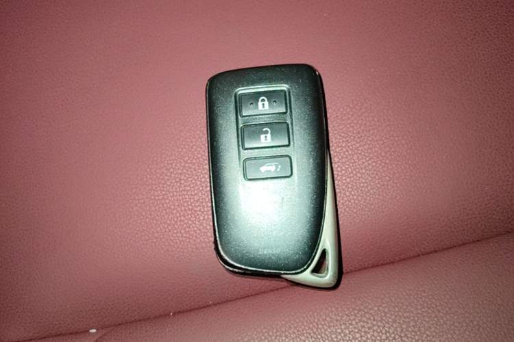 Used Lexus NX 2020 200 Front-Wheel Drive Vmotion Edition China VI Standard Vehicle Key