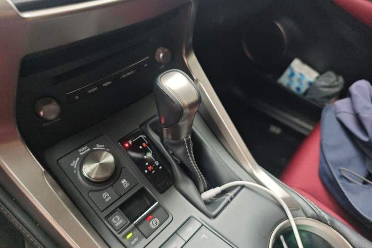 Used Lexus NX 2020 200 Front-Wheel Drive Freeline Edition China VI Standard Gear Lever