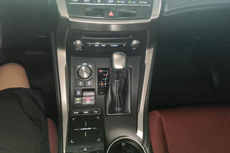 Used Lexus NX 2020 200 Front-Wheel Drive Freeline Edition China VI Standard Gear Lever