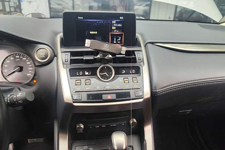 Used Lexus NX 2020 200 Front-Wheel Drive Vmotion Edition China VI Standard Audio And AC Panel