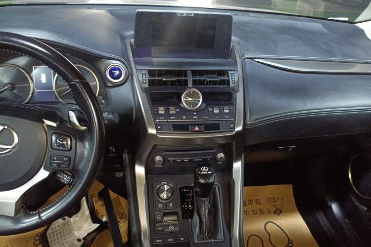 Used Lexus NX 2020 300h Front-Drive FENGSHANG Version China VI Standard Audio And AC Panel