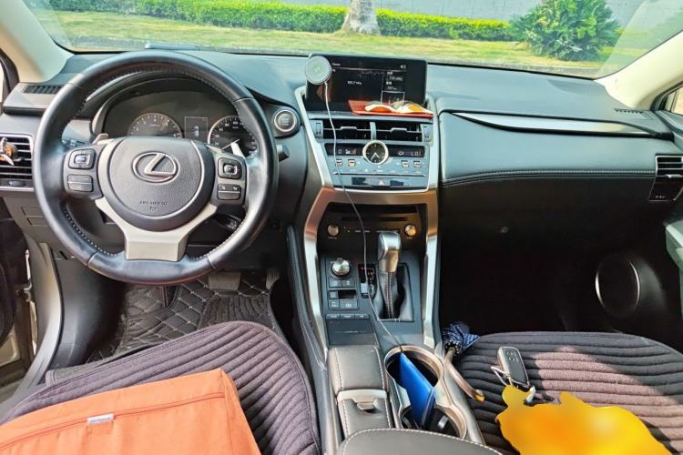Used Lexus NX 2020 200 Front-Wheel Drive Freeline Edition China VI Standard Center Console