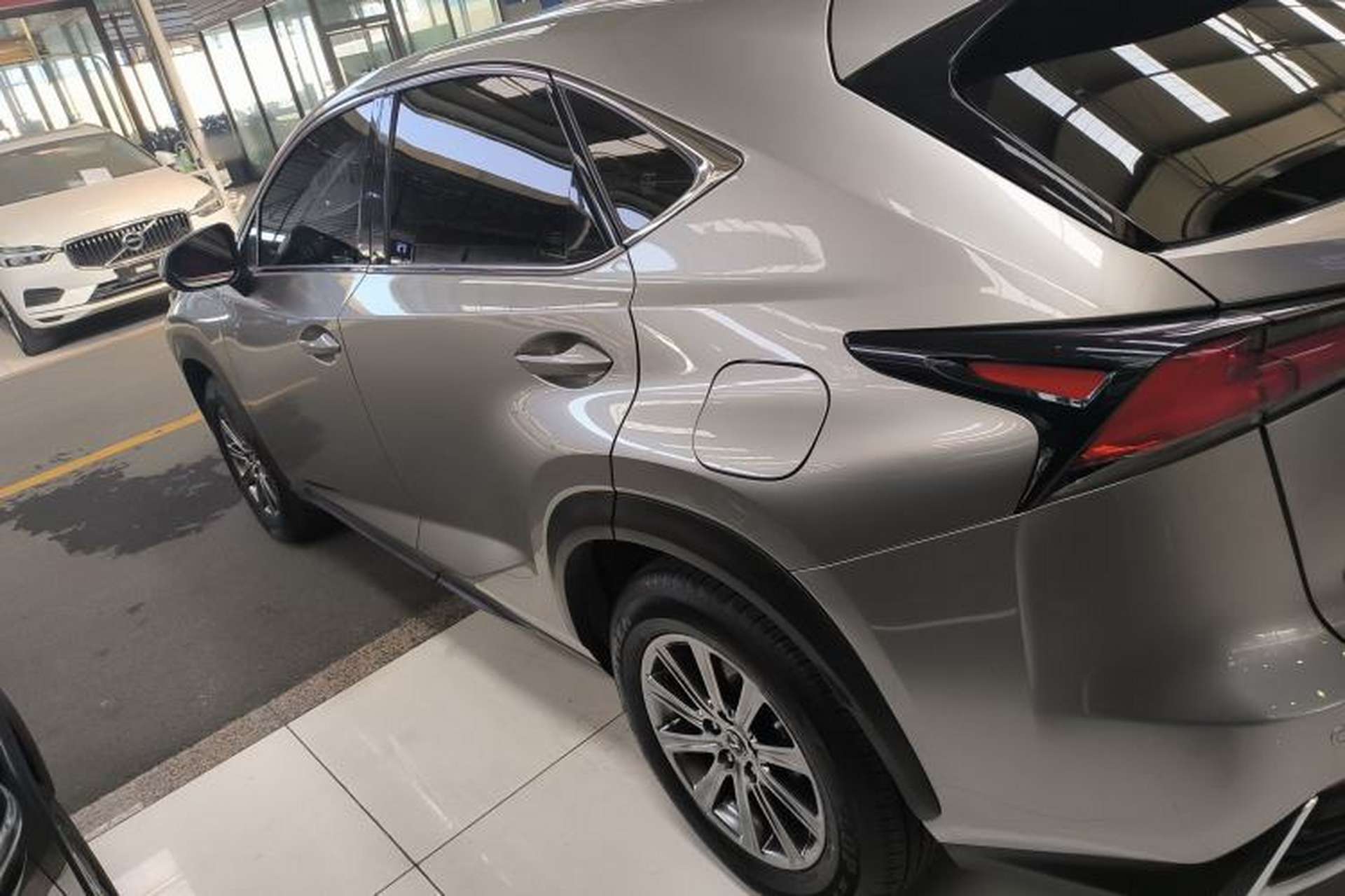 Used Lexus NX 2020 200 Front-Wheel Drive Vmotion Edition China VI Standard Exterior 3
