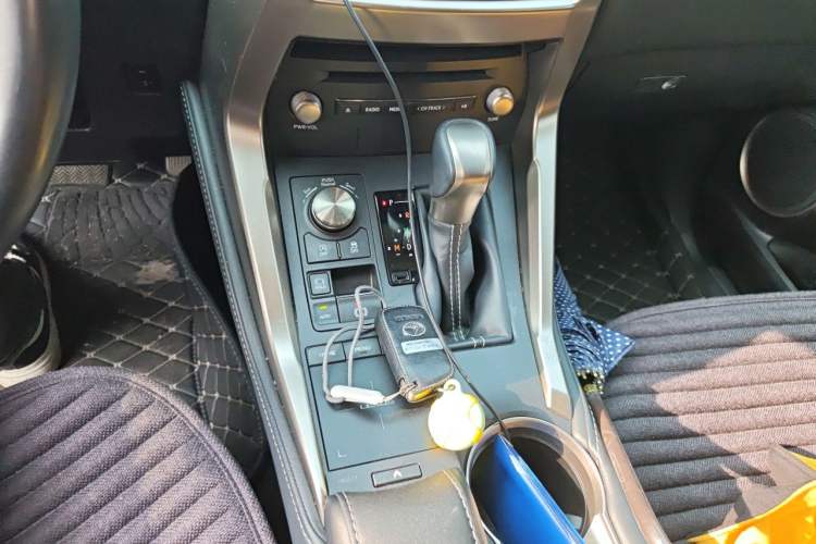 Used Lexus NX 2020 200 Front-Wheel Drive Freeline Edition China VI Standard Gear Lever