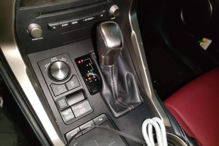 Used Lexus NX 2020 200 All-Wheel Drive Fēngshàng Version China VI Standard Gear Lever