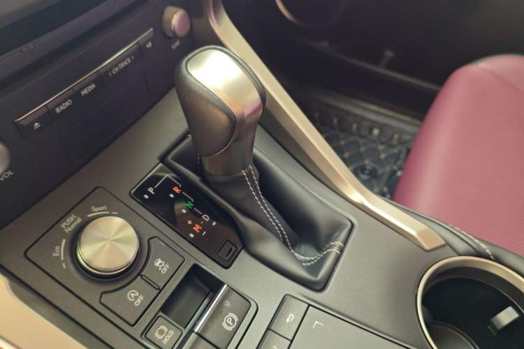 Used Lexus NX 2020 200 Front-Wheel Drive Freeline Edition China VI Standard Gear Lever