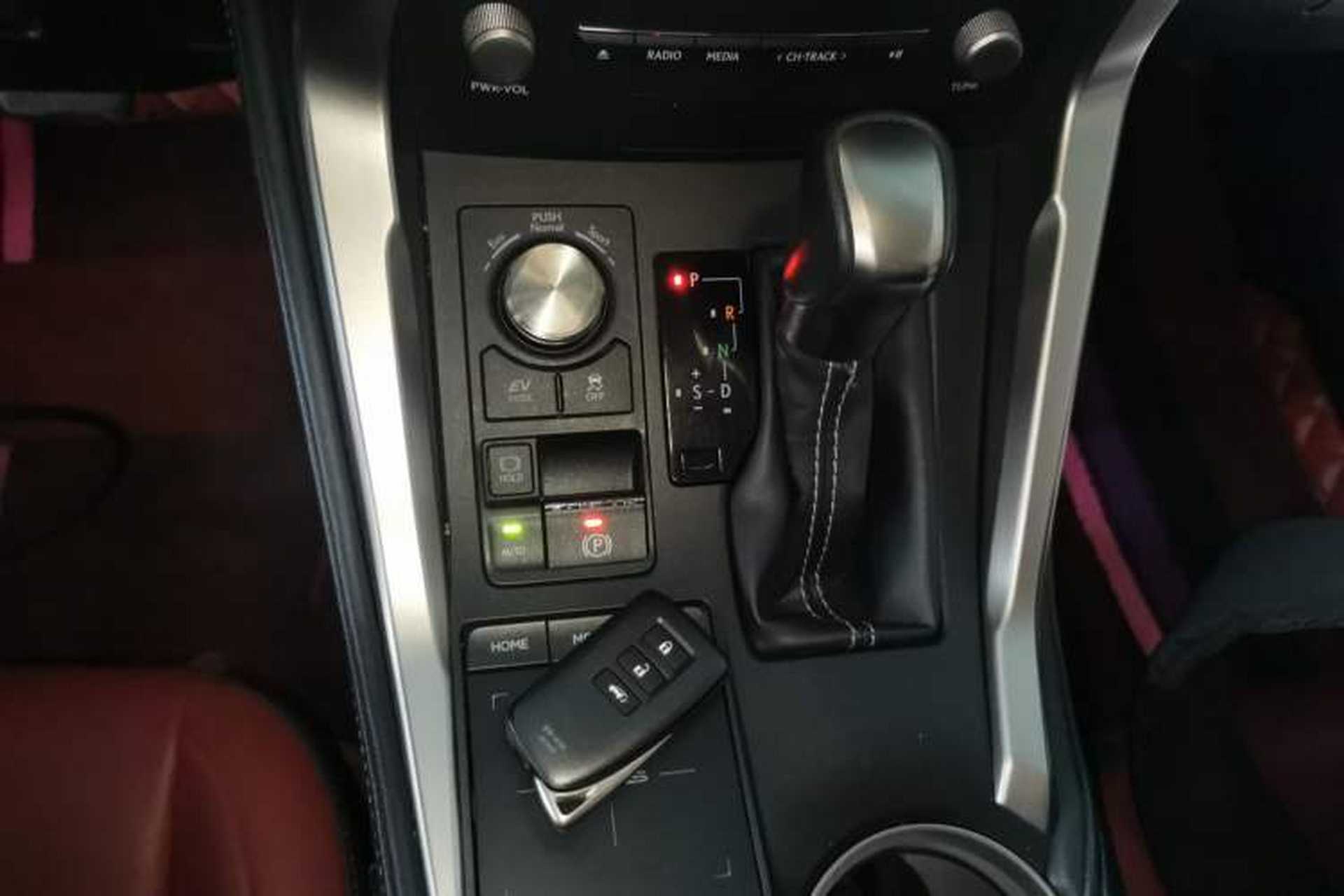 Used Lexus NX 2020 300h Front-Drive FENGSHANG Version China VI Standard Gear Lever