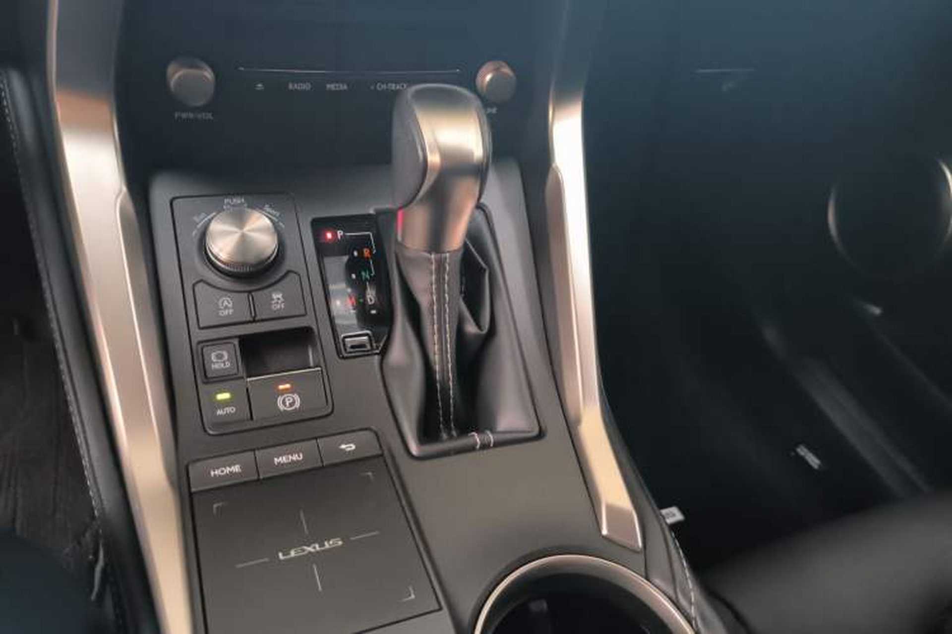 Used Lexus NX 2020 200 Front-Wheel Drive Vmotion Edition China VI Standard Gear Lever