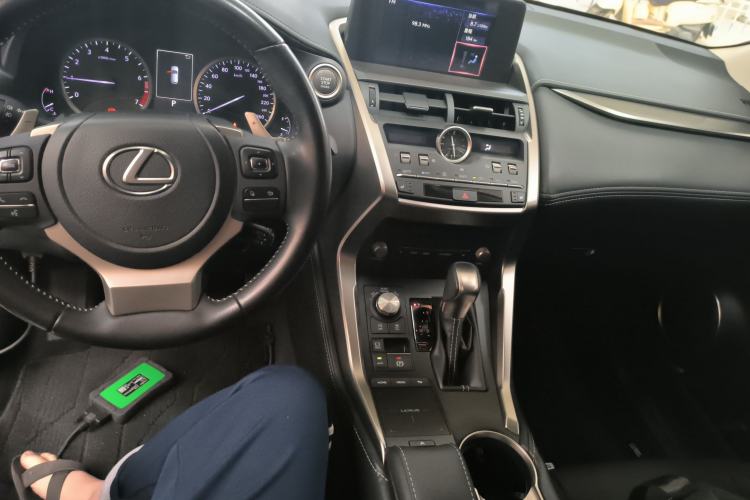 Used Lexus NX 2020 200 Front-Wheel Drive Vmotion Edition China VI Standard Interior 2