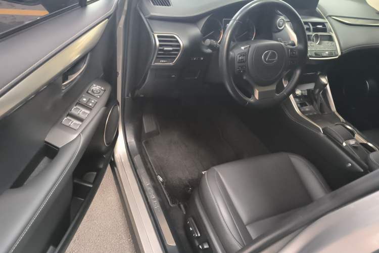 Used Lexus NX 2020 200 Front-Wheel Drive Vmotion Edition China VI Standard Interior 3