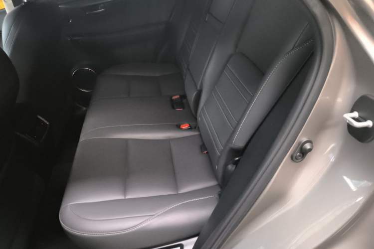 Used Lexus NX 2020 200 Front-Wheel Drive Vmotion Edition China VI Standard Interior 4