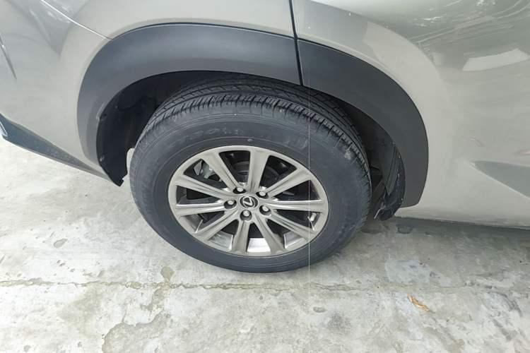Used Lexus NX 2020 200 Front-Wheel Drive Vmotion Edition China VI Standard Right Rear Wheel Hub