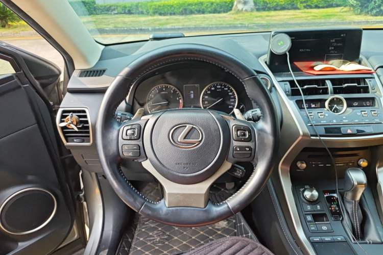 Used Lexus NX 2020 200 Front-Wheel Drive Freeline Edition China VI Standard Steering Wheel