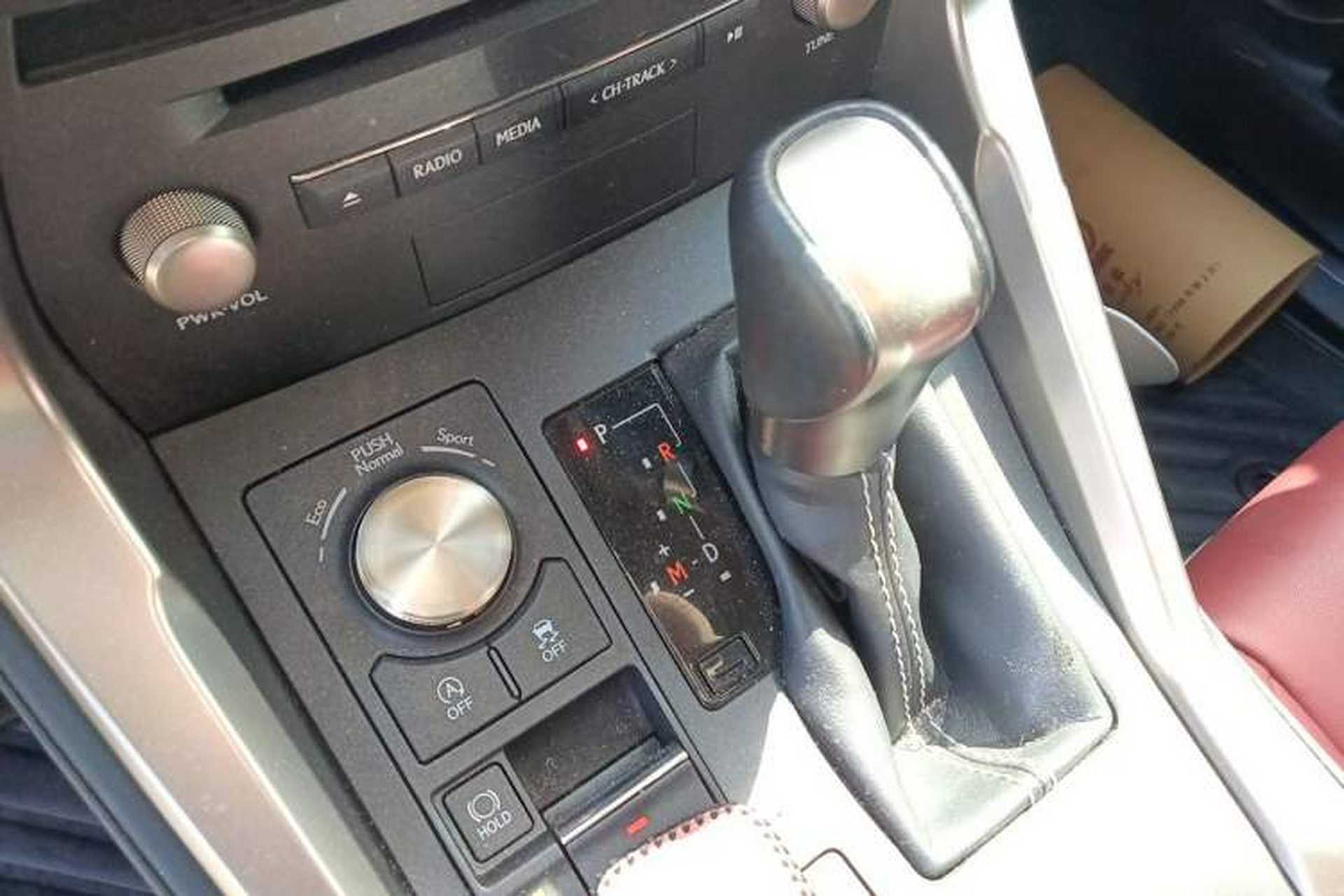 Used Lexus NX 2020 200 Front-Wheel Drive Vmotion Edition China VI Standard Gear Lever