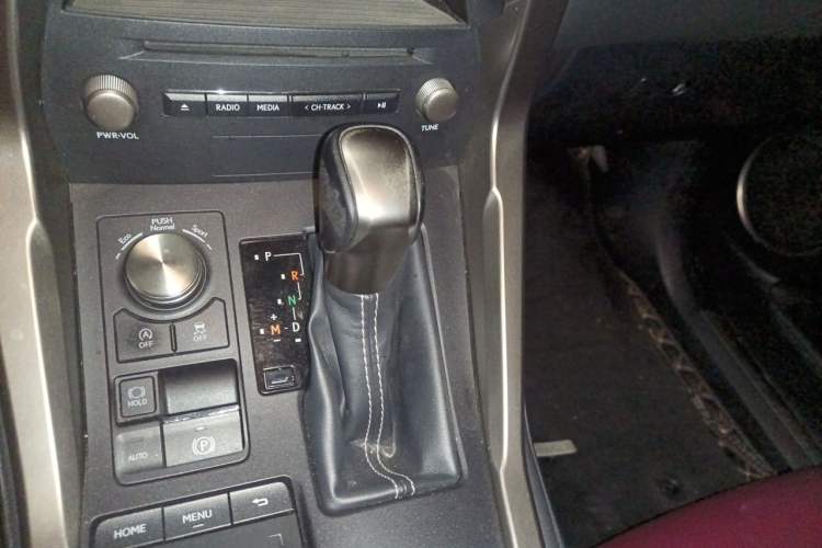 Used Lexus NX 2020 200 Front-Wheel Drive Freeline Edition China VI Standard Gear Lever
