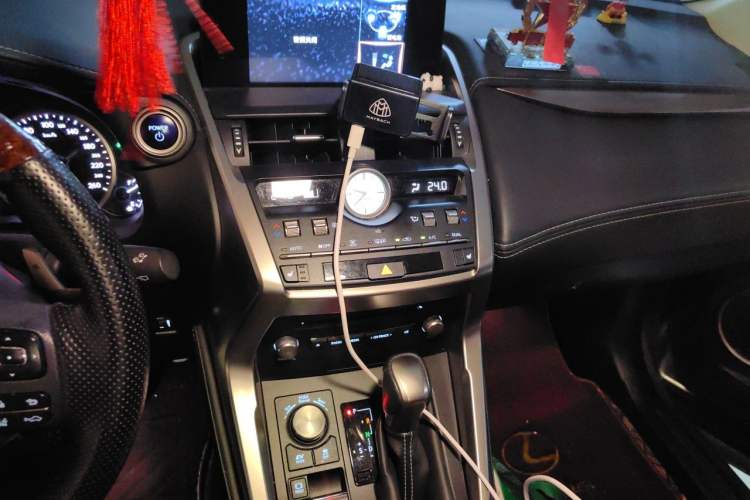 Used Lexus NX 2020 300h Front-Drive Fēngyuè Version China VI Standard Audio And AC Panel