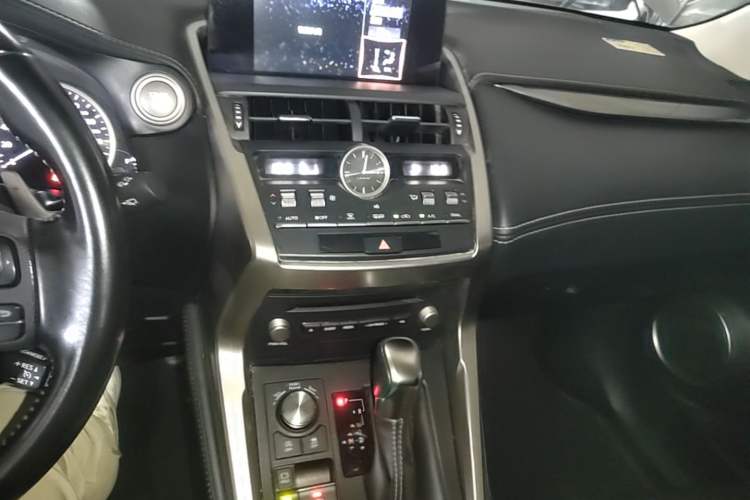Used Lexus NX 2020 200 Front-Wheel Drive Freeline Edition China VI Standard Audio And AC Panel