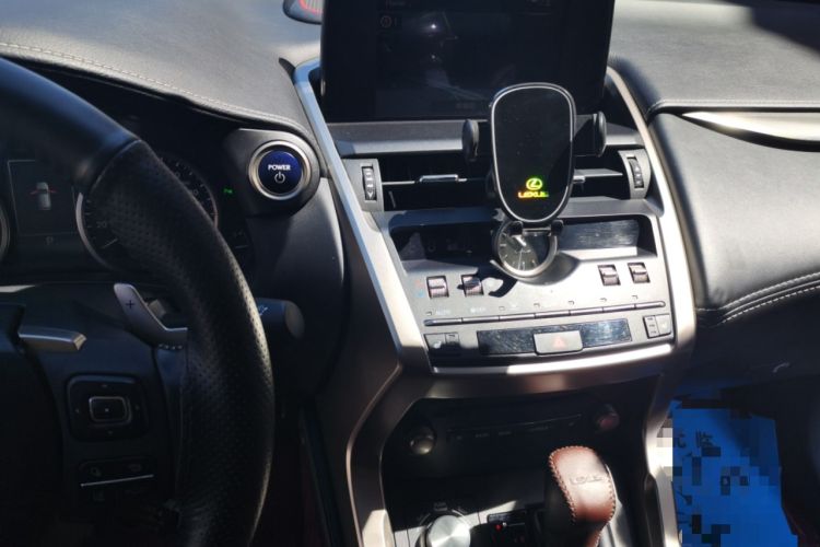 Used Lexus NX 2020 300h Front-Drive FENGSHANG Version China VI Standard Audio And AC Panel