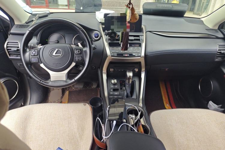 Used Lexus NX 2020 300h Front-Drive FENGSHANG Version China VI Standard Center Console