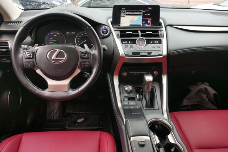 Used Lexus NX 2020 300h Front-Drive FENGSHANG Version China VI Standard Center Console