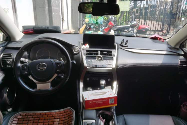 Used Lexus NX 2020 200 Front-Wheel Drive Freeline Edition China VI Standard Center Console