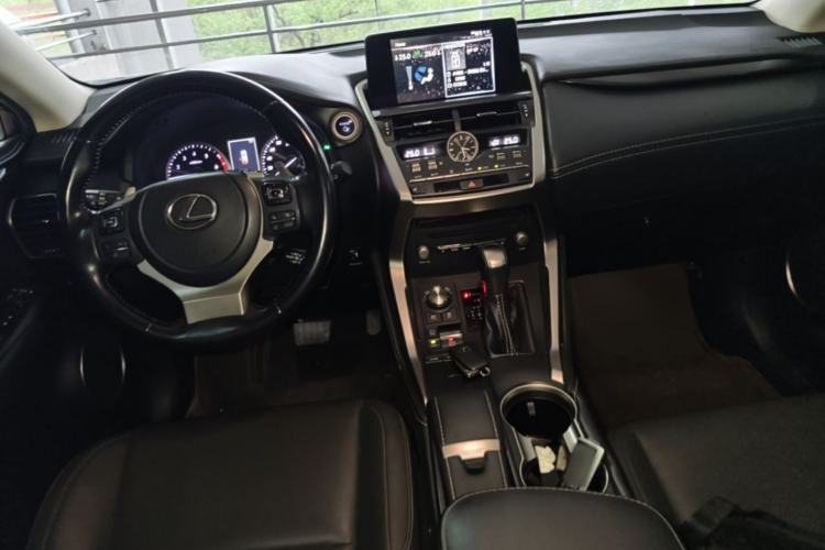 Used Lexus NX 2020 300h Front-Drive FENGSHANG Version China VI Standard Center Console