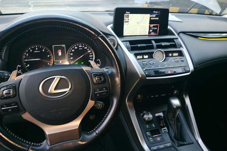 Used Lexus NX 2020 200 All-Wheel Drive Fēngshàng Version China VI Standard Center Console