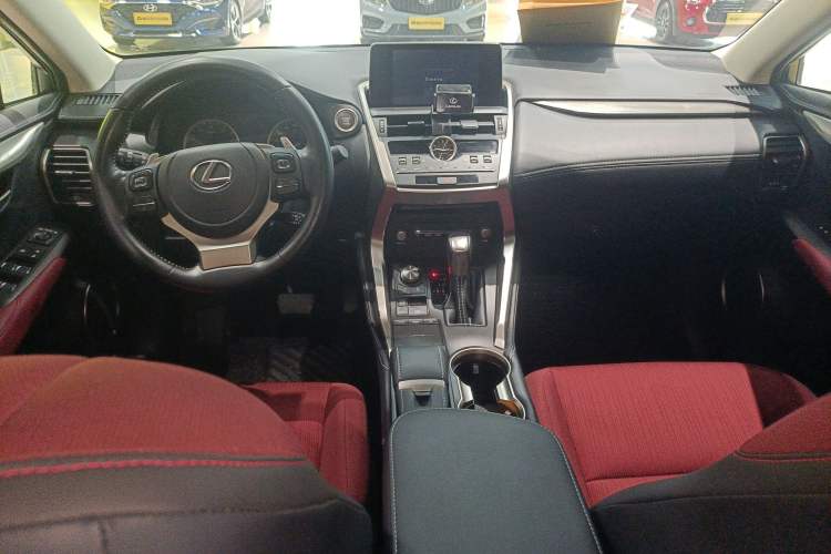 Used Lexus NX 2020 200 Front-Wheel Drive Freeline Edition China VI Standard Center Console